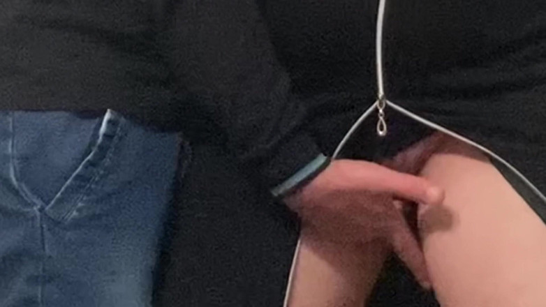 Niki studio: Uff!! Ein fremder, schmutziger finger reibte meine muschi in der...