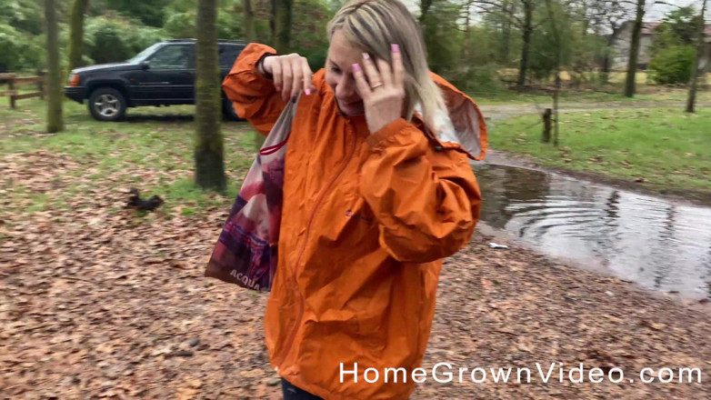 Homegrown Big Tits: Шпилинг в лесу в любительском видео