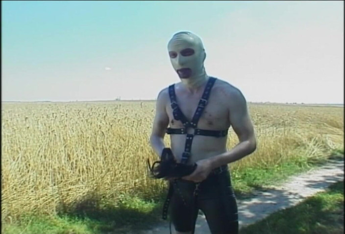 Absolute BDSM films - The original: Dominación al aire libre - la reina bdsm