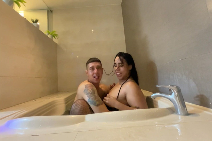 Monozion: Real Video Casero De Pareja Colombiana En La Tina