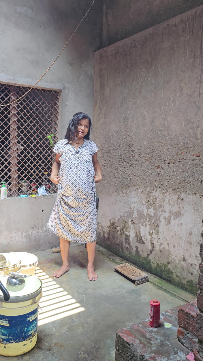 Aalox: Esposa embarazada del pueblo indio follada por maridos