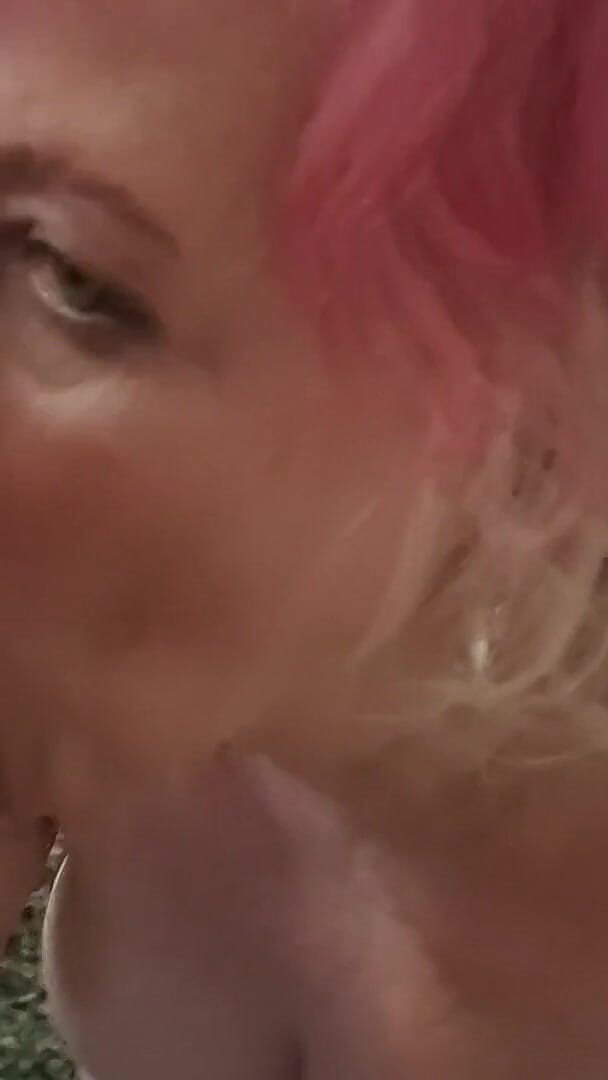 EroticOnlyClips: Ahegao olgun sürtük zonklayan yarağı yalarken salya akıtıyor