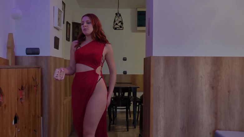 Mira Love: Me folla mi amigo del gimnasio delante de mi marido