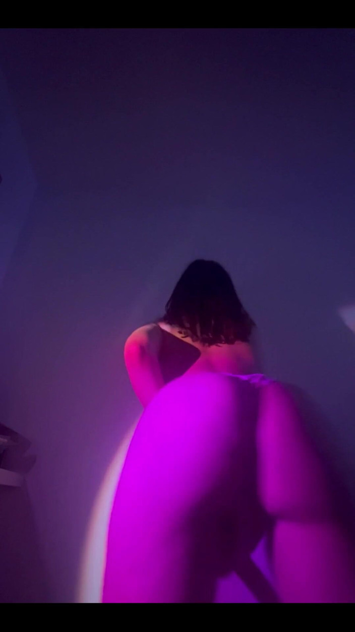 Jayla Cuateco: Goyangin pantat itu untukmu, ayah.