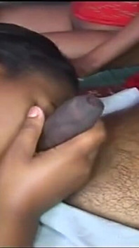 Zenci hatun vahşi grup sikişinde birden fazla büyük zenci alıyor
