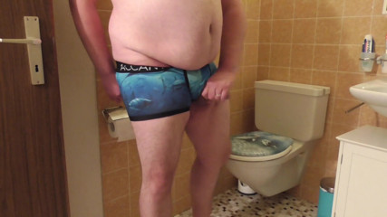 Pascal Dichter: Pasci wichst auf der toilette