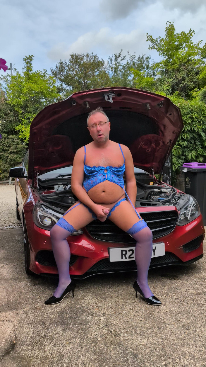 RichySissy69: Having Fun Whilst Cumming on My Car