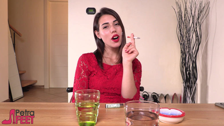 Foot Fetish HD: La brune Vixen taquine son homme lors d’un rendez-vous en...