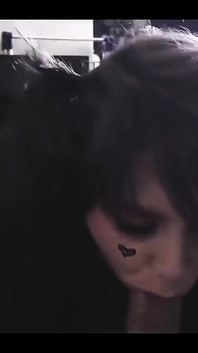 Gotik kızlar en iyi sakso çekiyor