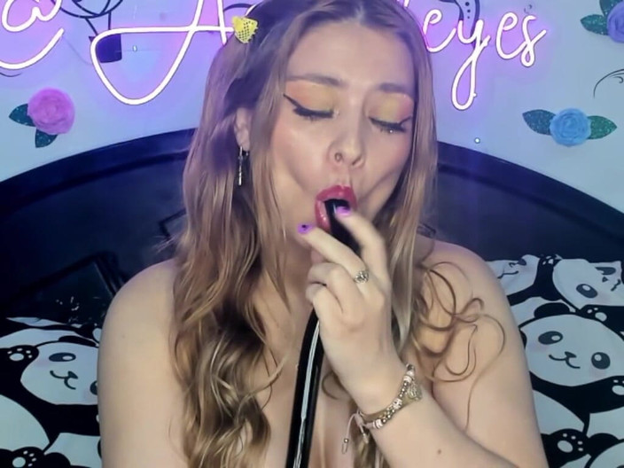Angel eyes studio: Ya Tuhan!! 84 inci di dalam memekku!! (6 Mainan 14 Inci... Cam Inside...
