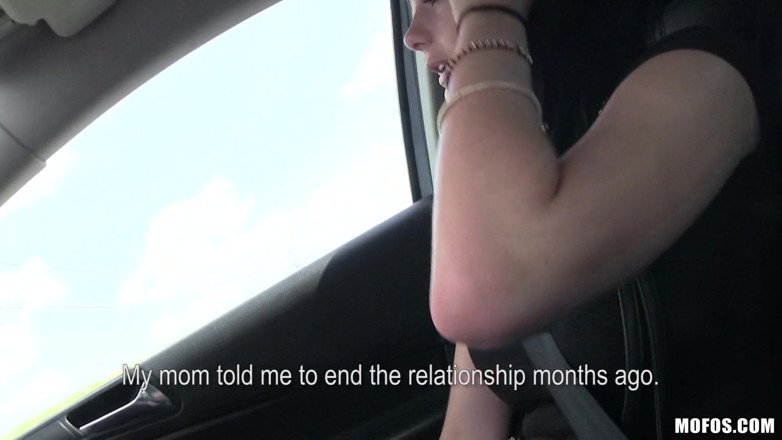 Stranded Teens: 取り残されたティーンたち - ビッチの口を自分のペニスに巻きつける最速の方法は、彼女を誰かのクソ野郎から救い出すことです