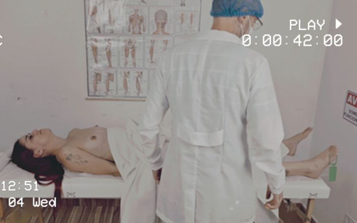 ksalnovinhos: Fétiche, une employée se fait baiser, elle se réveille