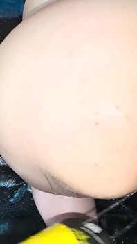 Ik stopte een enorme bal in mijn kontgaatje en het heeft hem vernietigd, het was moeilijk om hem eruit te krijgen