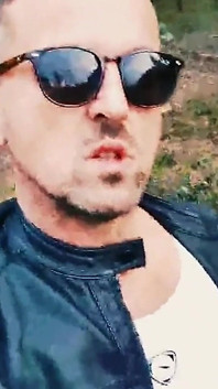 Slutboyben Cam4 Ahli pameran bintang lucah seksi miang mendedahkan zakar besar jalang di kawasan pelayaran am Stern Berlin A115
