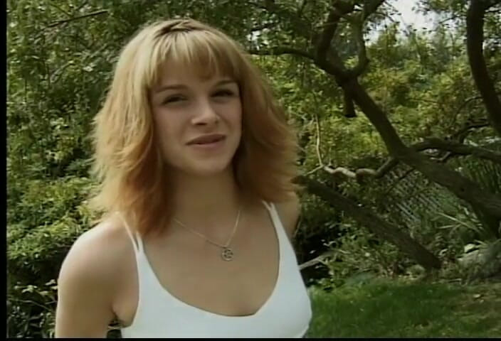VOP Porno: Blondă păroasă distrusă în futai în aer liber de la futaiul ei