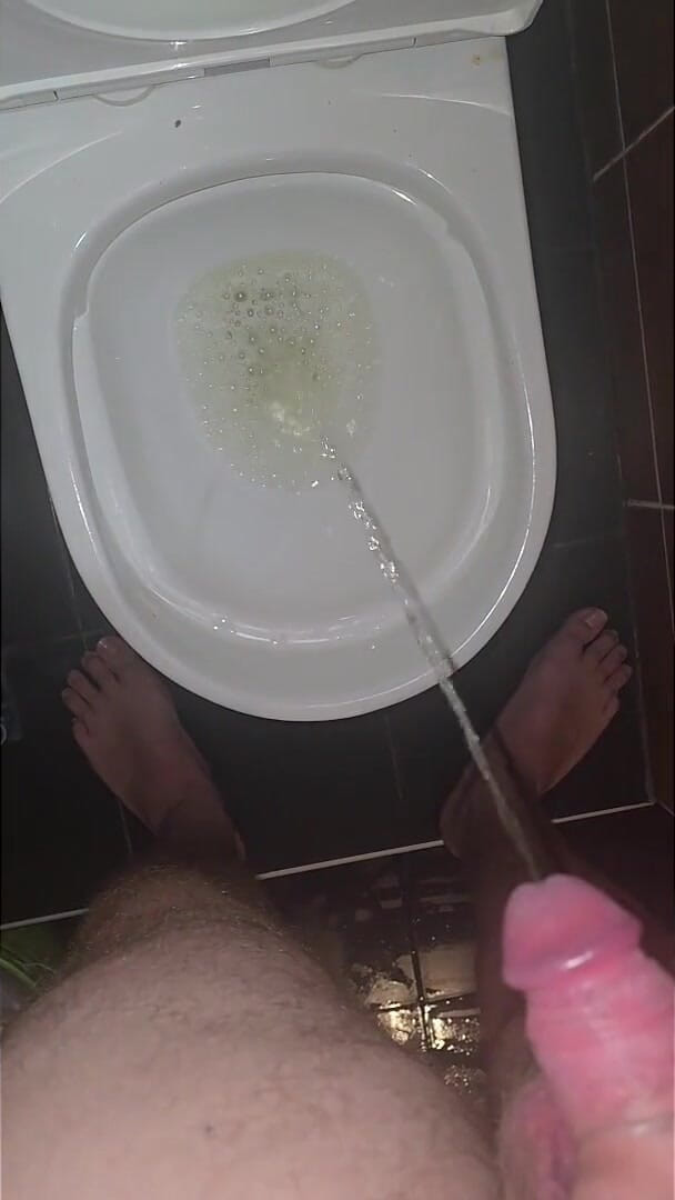 Jimbob Star GAY: Jimbob Pissing in Toilet