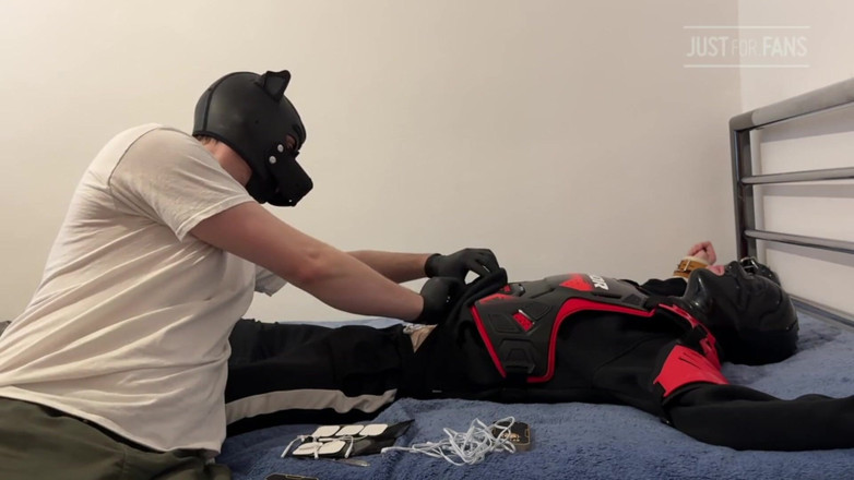Inmate Cody and SubEdgeX: Il giovane gay in attrezzatura mx viene tormentato