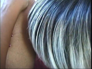 A Lesbian World: 一群很棒的黑人女士们在家里互相啪