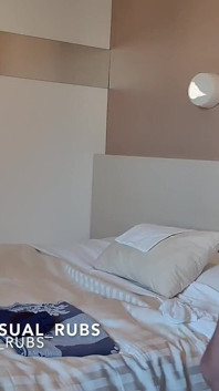 Japanischer pornostar duscht und fickt jungen twink ohne gummi