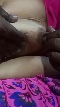 Mătușa indiancă desi iubește sportul și îl seduce pe băiatul vecin să o fută