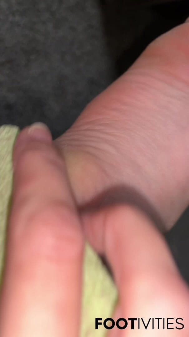 footivities: Asmr 발 문지르고 기름진 발 POV