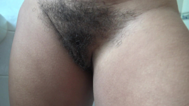 Souzan Halabi: Infiel esposa turca amateur meando coño peludo