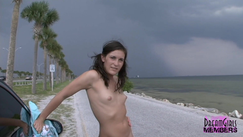 Monsters Of Jizz: Tonend langs een drukke weg