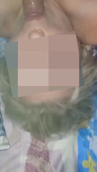 Vyvrcholení na zadek, pak kouření a sperma na její kalhotkové zadek