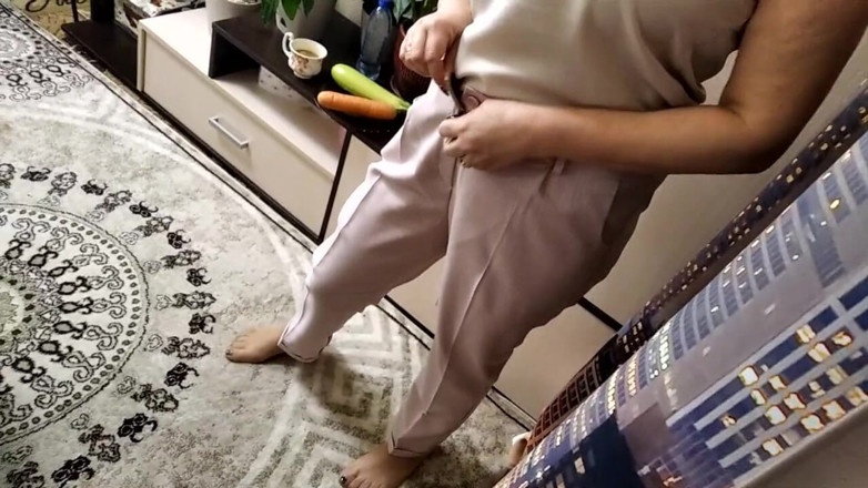 AimeeParadise: Olgun orta yaşlı seksi sekreter için cömert bir muamele.!. )))