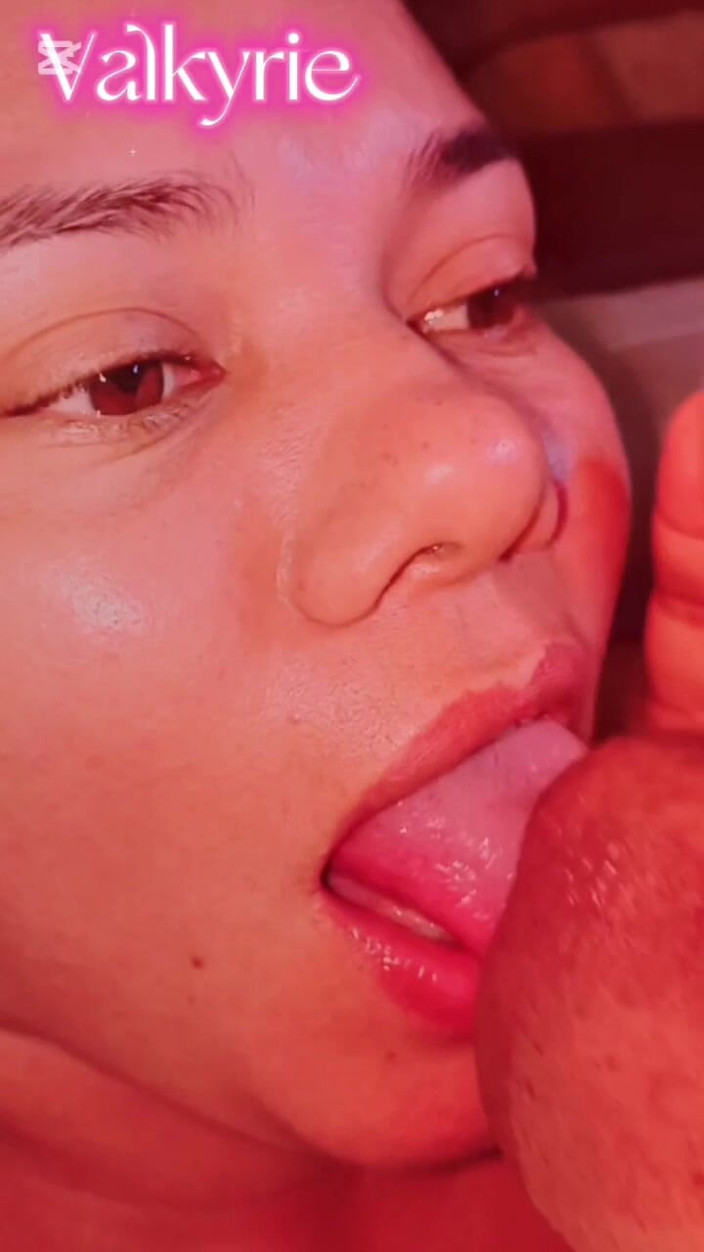 Valkyrie and Luigy Couple: Красивый огненный камшот на лицо и глубокая глотка