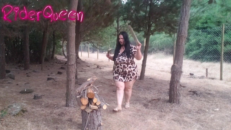 Riderqueen BBW Step Mom Latina Ebony: Recoping Woods sexy madrasta ao ar livre