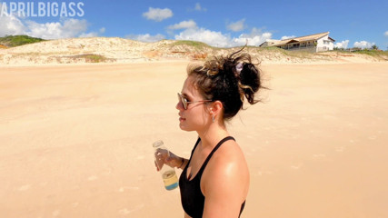 April BigAss: Avendo pipì sulle spiagge dell'Argentina, ho ingoiato più di 3 litri...