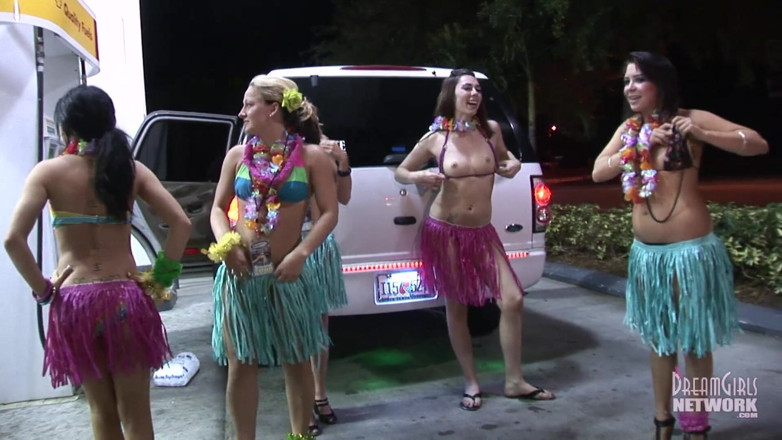 Dream Girls: Awek parti berpakaian untuk Luau berbogel dalam limo
