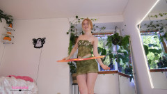 Destination Kat: Hoelahoep strippend