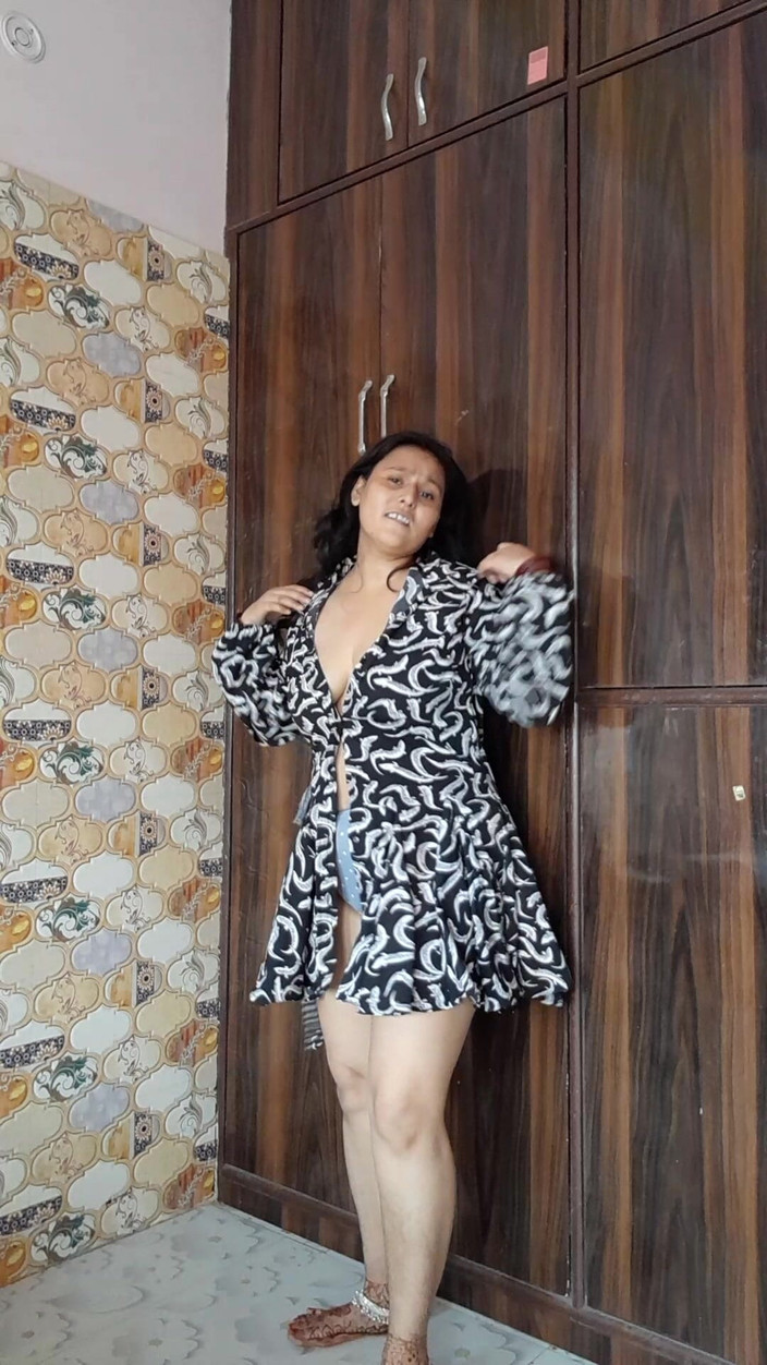 Puja555: Пуджа Бхабхі танцює