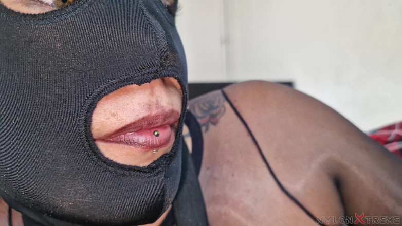 Nylon Xtreme: POV Katy Kat Lycka Med Svart Läppstift Och Strumpbyxor
