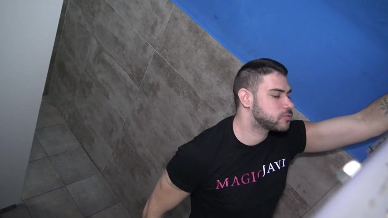 Gaybareback: Leo Grin utilisé sans capote par Javi, magicien hétéro