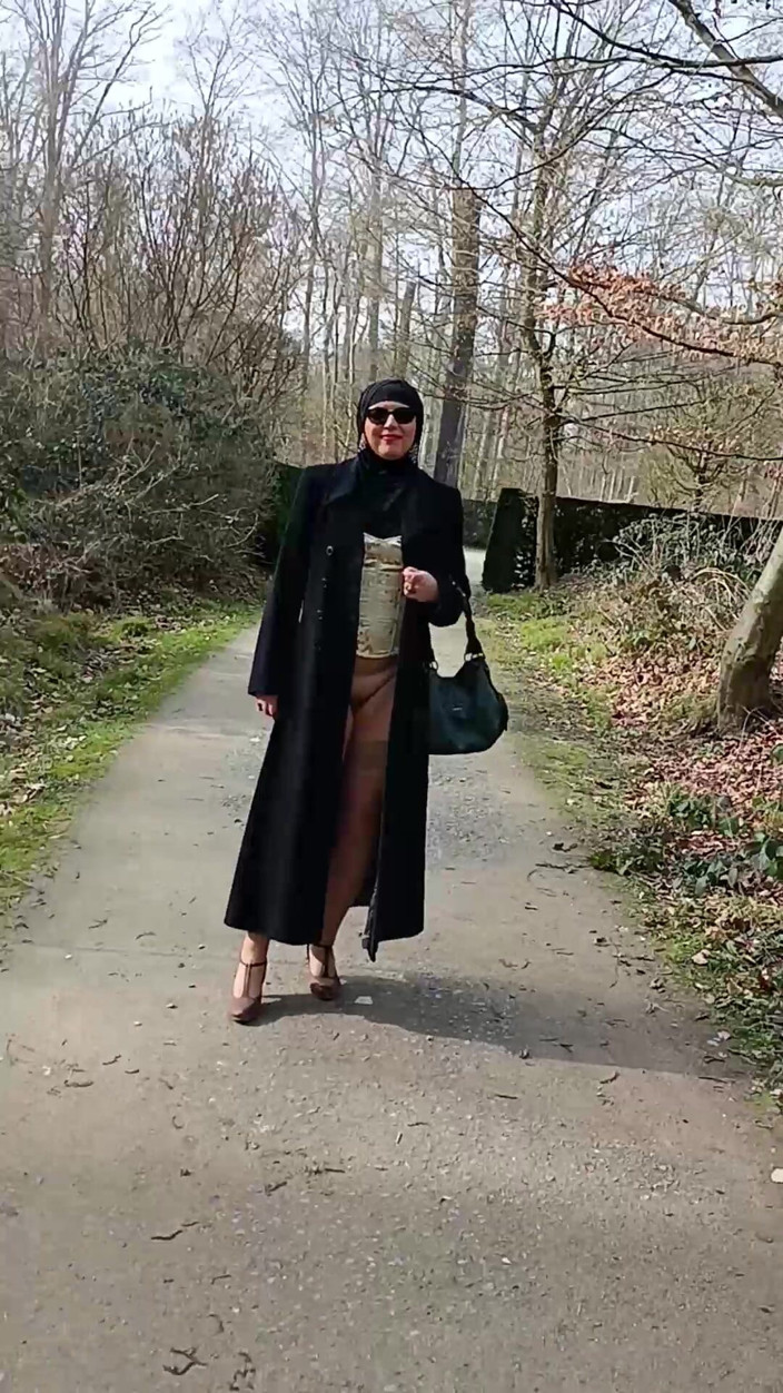 Mike Vonberg: La mia ragazza musulmana mostra la sua figa fuori nel...