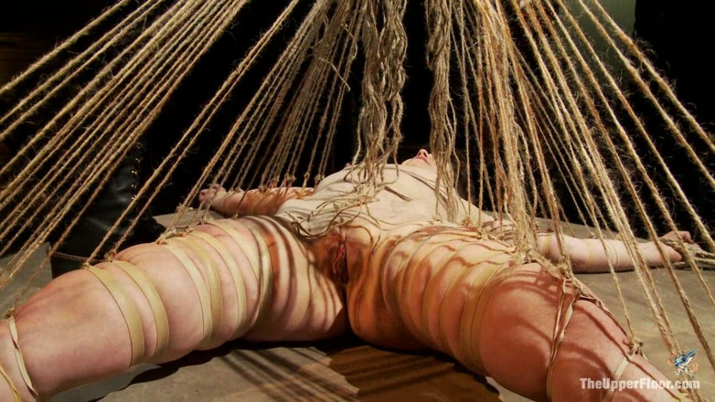 The Upper Floor by Kink: Juliette March'ın yıkımı