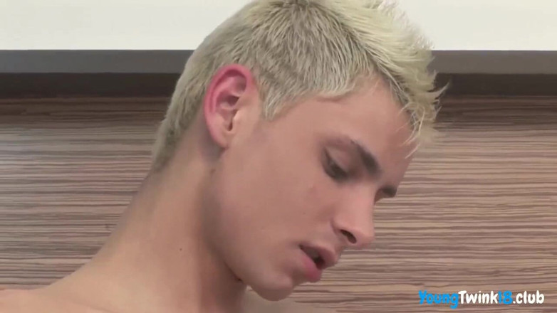 Sam Cox 18: Hot guy loves hard sex