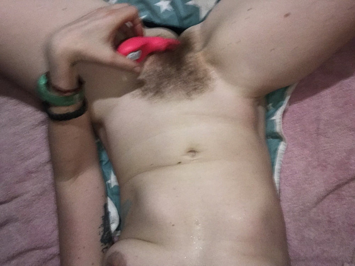 MistressWriggler: Správně orgasmus na mé posteli po několika mini orgasmech ve...