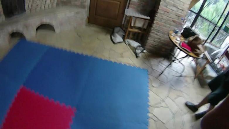 European Lift and Carry Club: Supergirl wrestling in livingroom