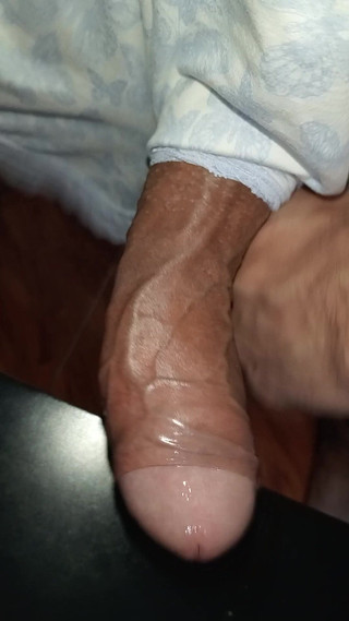 Rey rey: 大鸡巴和venoza，穿着睡衣的激烈手淫，顺从的第一人称视角