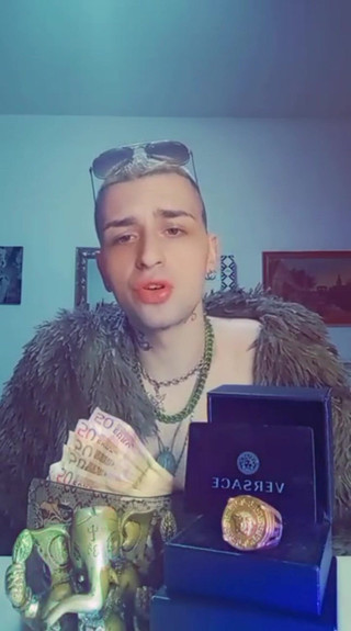 Young trap boy: Talíř těstovin uprostřed dne