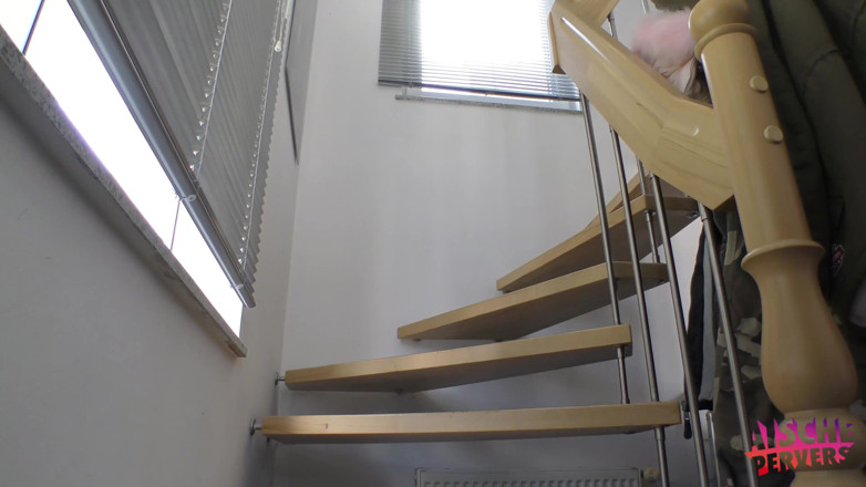 Aische Pervers: Secretly fucked on the stairs