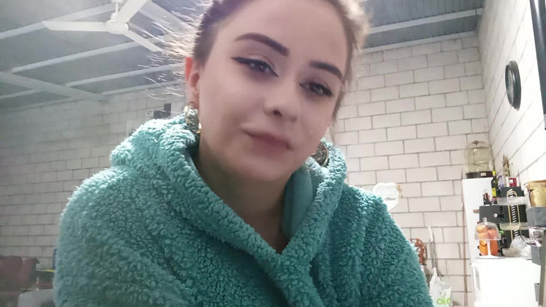 fartingclub01: Kouřím v plyšové mikině