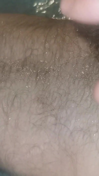 My Piss in the Bath so Hornyyyyy