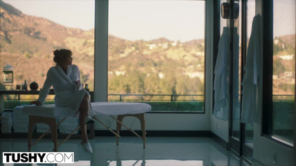 Tushy: Tushy - feature showcase Abigail deel 2