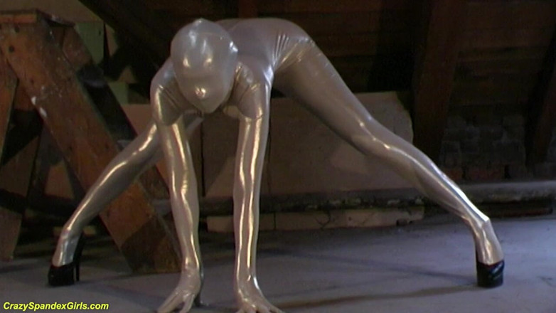 Kelly in spandex: フルボディキャットスーツ