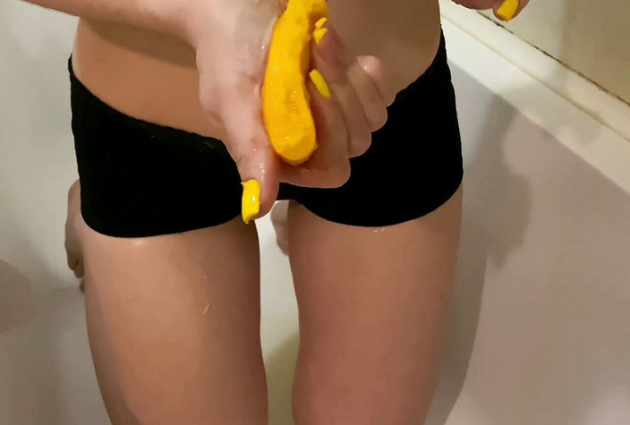 Monnycka: मेरे शरीर को संतरे का रस पसंद है